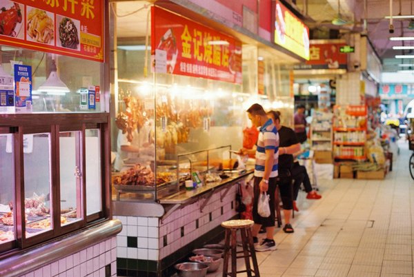 ¿Cómo se puede seleccionar los mejores ingredientes locales para una receta exitosa?